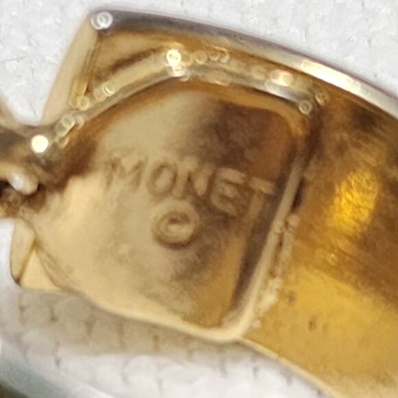 Wide Chunky Polished Gold Tone Earrings Hoop Huggie Leaver Back Monet Vintage - Picture 3 of 7